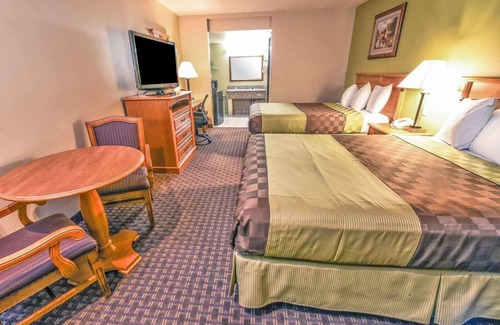 Glendale Casa | 2QNS-2 Queen Beds Non Smoking