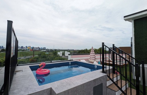 Talbot's Corner Casa | 2SBSide Homes 8 Bedrooms, Ultra Heated Rooftop Pools,Arcade,Elevator, Sleeps 23!
