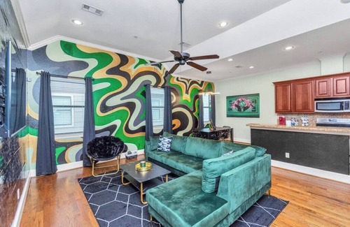 Woodlake - Briar Meadow Casa | 2UNITS|24Guests|KingBed|FREEParking|UptownHOU