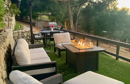 Oak View Apartamento | $3,000 Off! Sunset Patio w/ fire-pit and Epic views!
