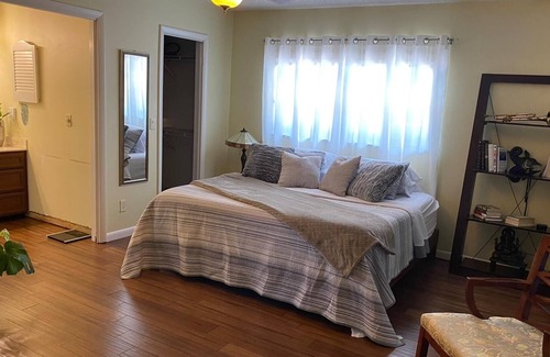 Arlington Casa | 3/2.5, pool, hot tub, pool table and fire place