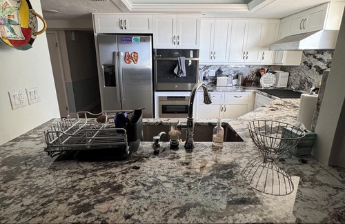 North Redington Beach Condominio | 3/2 condo w/large balcony directly on the Gulf of Mexico