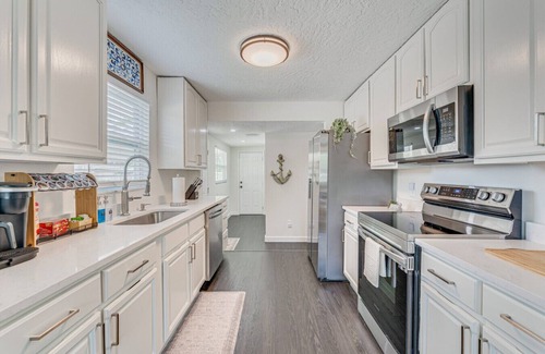 Disston Heights Casa | 3/2 Home Close to Beaches and Heart of the city