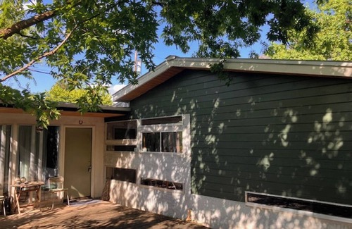Dawson Casa | 3/2 Mod Hideaway, Laid-back Loft. ACL/ S Congress/ Downtown. Dog-Friendly