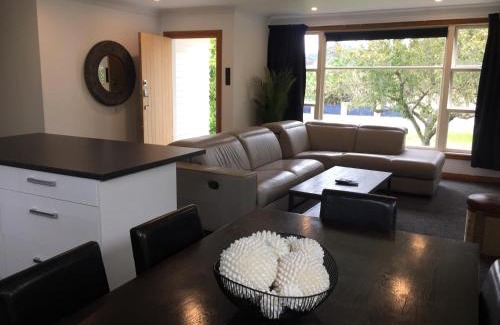 Picton Casa | 3 & 4 Bedroom Holiday Houses Central Picton