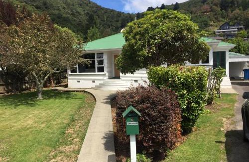 Picton Casa | 3 & 4 Bedroom Holiday Houses Central Picton