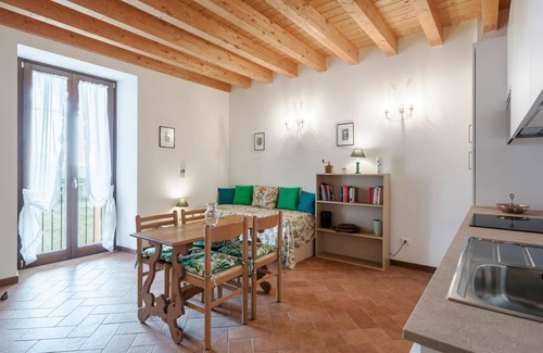 Pralboino Otro | 3) 4) Cozy One-Bedroom Apartment in Agriturismo with Queen Bed and Sofa Bed