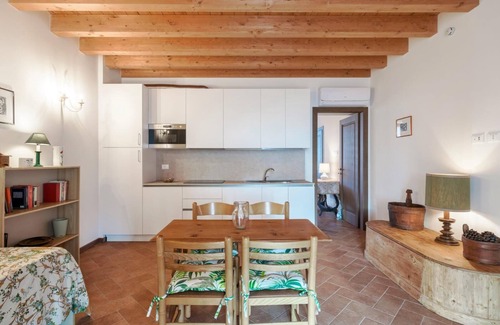 Pralboino Otro | 3) 4) Cozy One-Bedroom Apartment in Agriturismo with Queen Bed and Sofa Bed