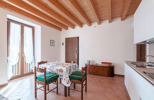 Pralboino Otro | 3) 4) Cozy One-Bedroom Apartment in Agriturismo with Queen Bed and Sofa Bed