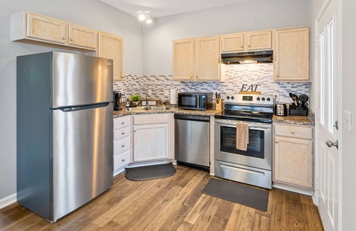 Greensboro Casa | 3-5 Mins from Downtown Cozy Clean & Newly Renovated 2 level Home