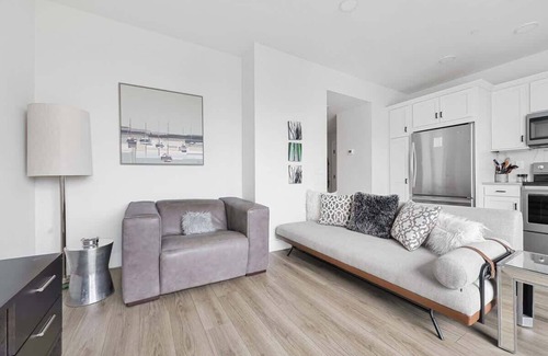 Traverse City Condominio | 3.5-Minute Walk to Beach + Next to Dog Park!