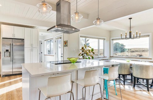 Warrenton Casa | 3-Acre Oceanfront Home Game Room and Fire Pit!