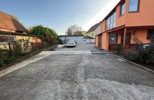 Lahovice Apartamento | 3 Apartments in 1 location