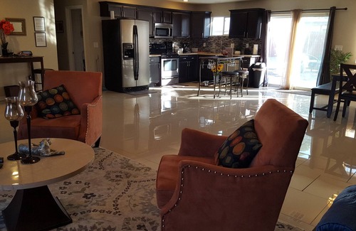 Las Vegas Casa | 3 bd / 2 baños hogar ubicado a 10 minutos de fremont experience / downtown lv & the strip