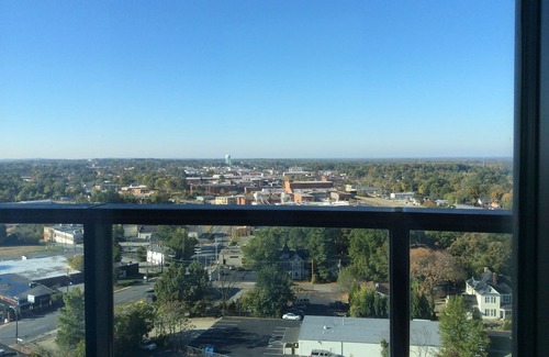 High Point Condominio | 3 Bd / 3 Ba situado en las inmediaciones del Mercado y de alta Universidad Point