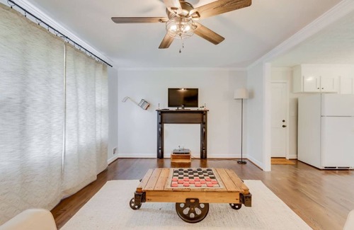 Sans Souci Casa | 3 bd, farmhouse ranch, walking distance to Furman