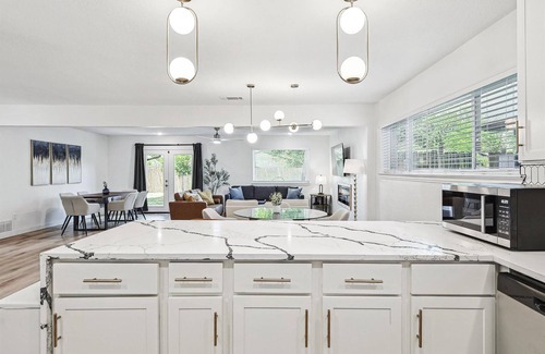 Irving Casa | 3-BD - Fully Remodeled, Convenient & Spacious