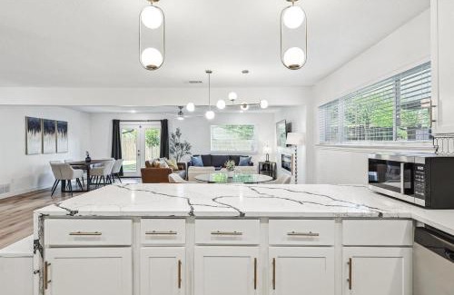 Irving Casa | 3-BD - Fully Remodeled Convenient & Spacious