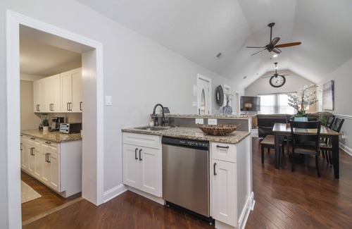 Conshohocken Casa | 3-BD with a Wine Cellar in the Heart of Conshy