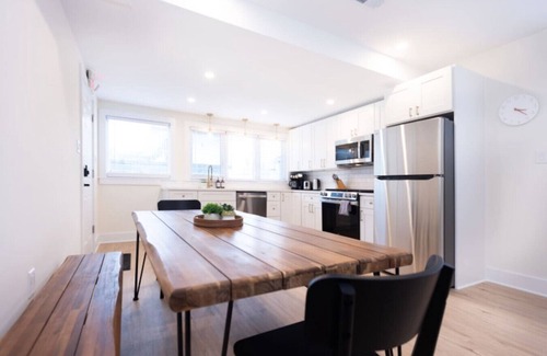 Cape May - Wildwood Apartamento | 3 BDR Renovated Condo | The Beach->1 block!