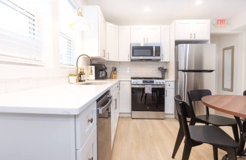 Cape May - Wildwood Apartamento | 3 BDR Renovated Condo | The Beach->1 block!
