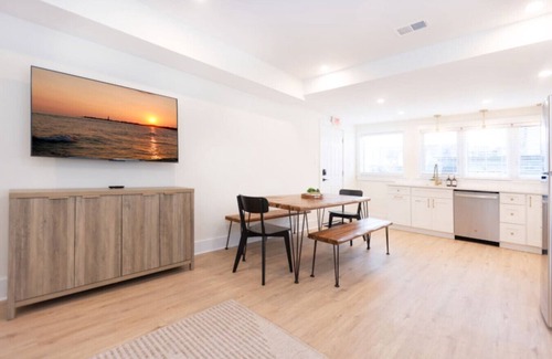 Cape May - Wildwood Apartamento | 3 BDR Renovated Condo | The Beach->1 block!