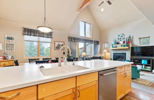 Wildernest Casa | 3 BDR Retreat Cozy Home with Private Hot Tub