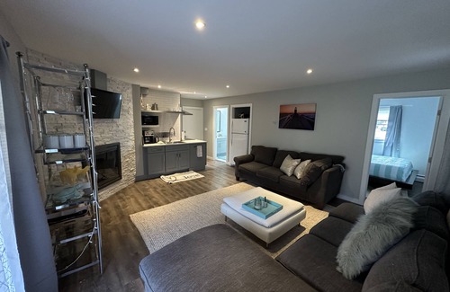 Norwalk Casa | 3 bdrm 2 bath house with pool ,in-law suite separate entrance, BBQ, beach house