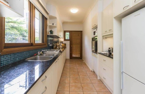 Turner Casa | 3 Bdrm/2 Bthrm House A walk into Canberra CBD & ANU