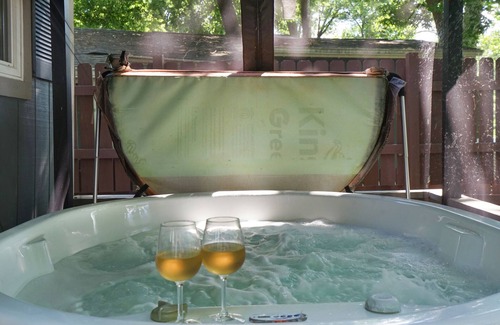Indianapolis Casa | 3 BDRM River Retreat w/hot tub