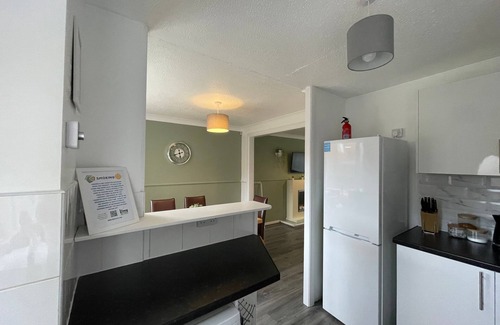 Newcastle-upon-Tyne Casa | 3 bdrm, with fab links & parking