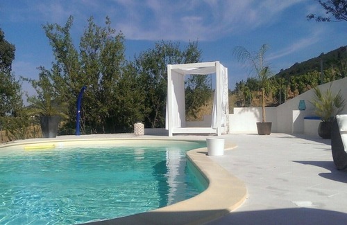 Jerzu Apartamento | 3 Beautiful hillside holiday rental with sea views and pool