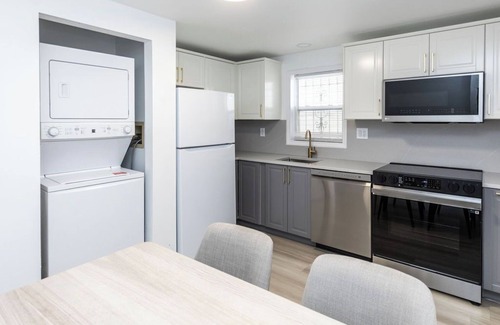 Communipaw Casa | 3 bed 1.5 bath in-unit washer, dryer and 50 inch TV