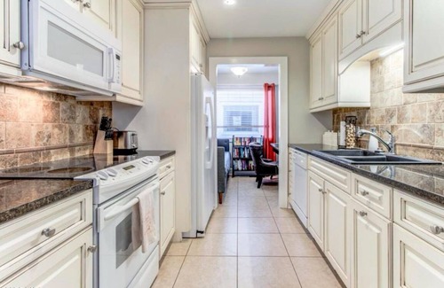 Wilmington Historic District Casa | 3-bed, 2.5 bathroom, Downtown Front St. Wilmington With Off Street Parking Lot
