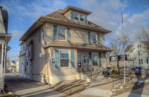 Cedar Rapids - Iowa City Apartamento | Amplio apartamento de 2 niveles sobre el video Pro en 6th Street NW en Cedar Rapids