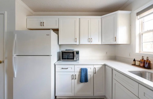 Leicester Casa | 3 Bed 2 Bath Cozy Mountain Home with Hot Tub and Farmland Views