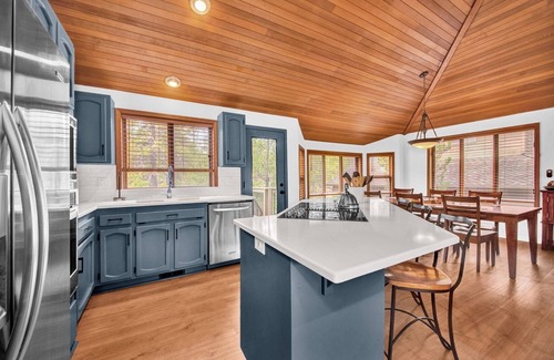 Deer Park Casa | 3 Bed, 2 Bath, Hot Tub, Recreation Passes - Tan Oak 2