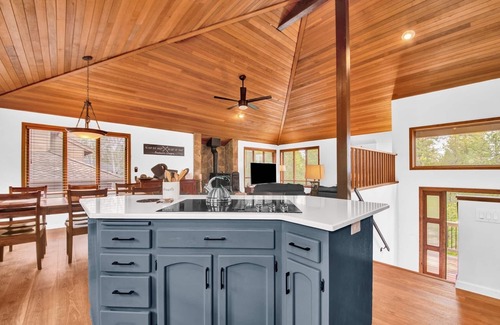 Deer Park Casa | 3 Bed, 2 Bath, Hot Tub, Recreation Passes - Tan Oak 2