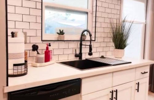 North Hollywood Casa | 3 Bed / 2 Bathroom Remodeled NOHO FUN Pool Home