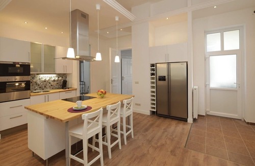 Belso-Ferencvaros Apartamento | 3 dormitorios y 3 baños, enorme, estacionamiento gratuito, centro de la ciudad para familias y grupos