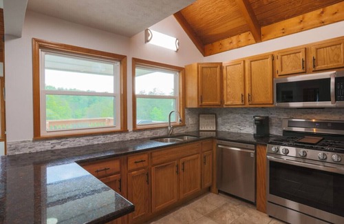 Sevierville Apartamento | 3 bed, 3 bath Lakeside Retreat