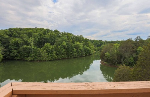 Sevierville Apartamento | 3 bed, 3 bath Lakeside Retreat