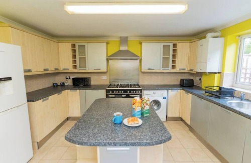 Olton Casa | 40% Off Monthly, Large House, Free Parking