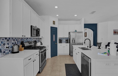 Trafalgar Village Casa | 3 Bed,3 Bath Reading Room and South Facing Pool and Spa 4958TV