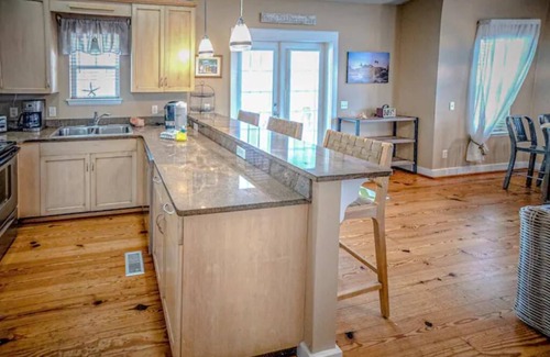 Gulf Lagoon Beach Cabaña | 3-bed / 3-bath cottage house in a quiet community. 3 minute walk to the beach