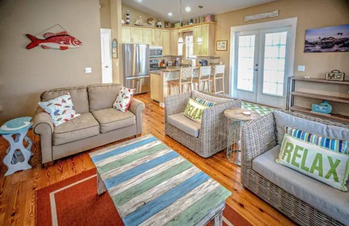 Gulf Lagoon Beach Cabaña | 3-bed / 3-bath cottage house in a quiet community. 3 minute walk to the beach