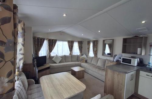 Chapel Saint Leonards Chalet De Esquí | 3-Bed Caravan - Sleeps 8 - Pool