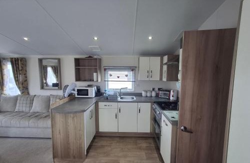 Chapel Saint Leonards Chalet De Esquí | 3-Bed Caravan - Sleeps 8 - Pool