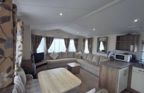 Chapel Saint Leonards Chalet De Esquí | 3-Bed Caravan - Sleeps 8 - Pet Friendly - Pool