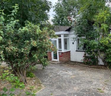 Cray Valley East Casa | 3 Bed Cottage Retreat - Private Garden & Parking